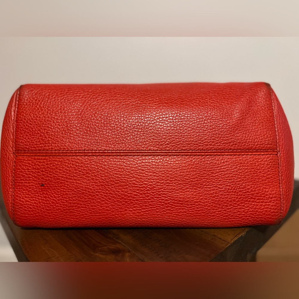 Gucci Leather Swing Tote Red vintage and was loved but in great condition. - Picture 5 of 12